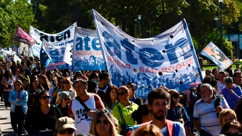 Neuquen-Aten-marcha-provincial-paro-72-horas-foto-mati-subat-12