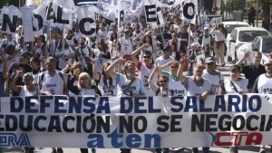 docentes-aten-marcha-neuquenjpg