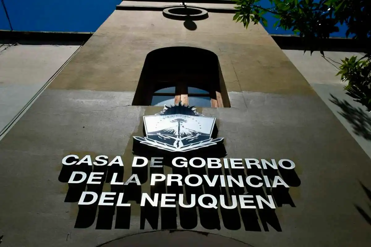 Neuquen-casa-de-gobierno-ley-de-ministerios-foto-mati-subat-02