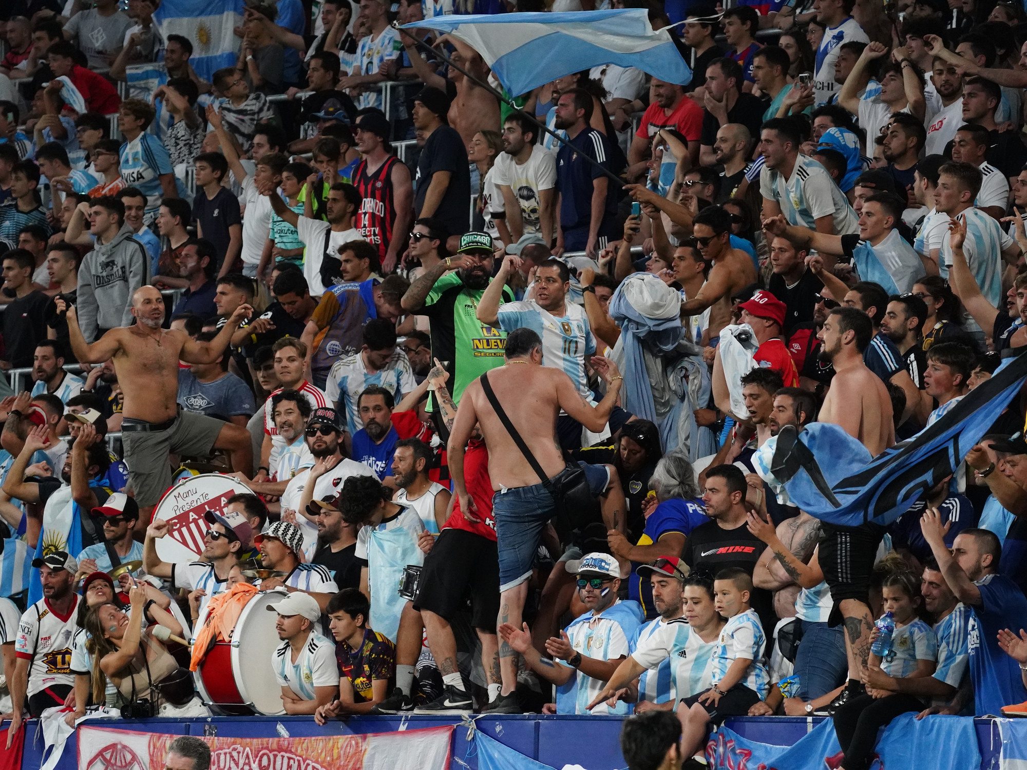 AzXs0OO7f_2000x1500__1