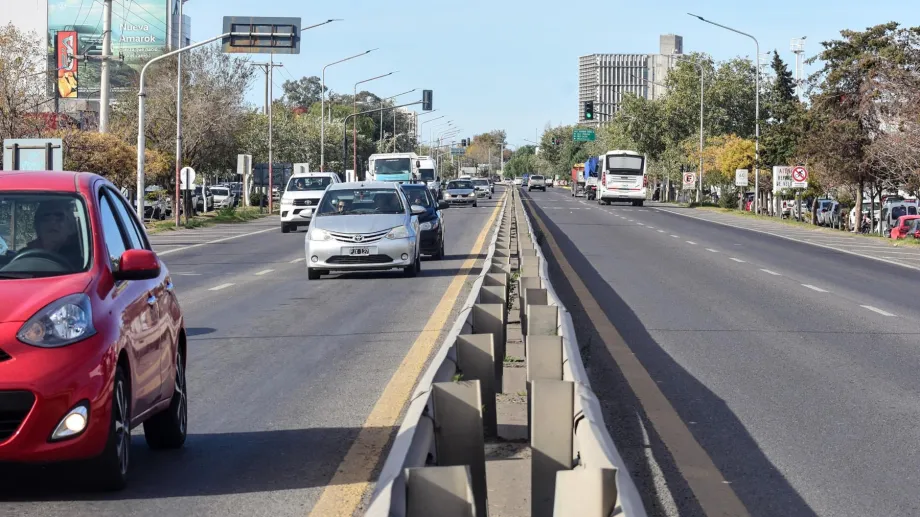 Neuquen-Av-Mosconi-ex-ruta-22-foto-Ceci-Maletti-1