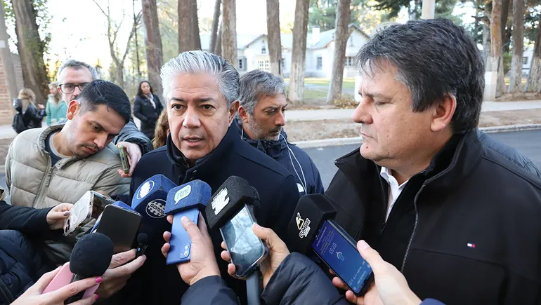 sfp-inauguran-asfalto-calle-obrero-argentino-confluencia-2jpg