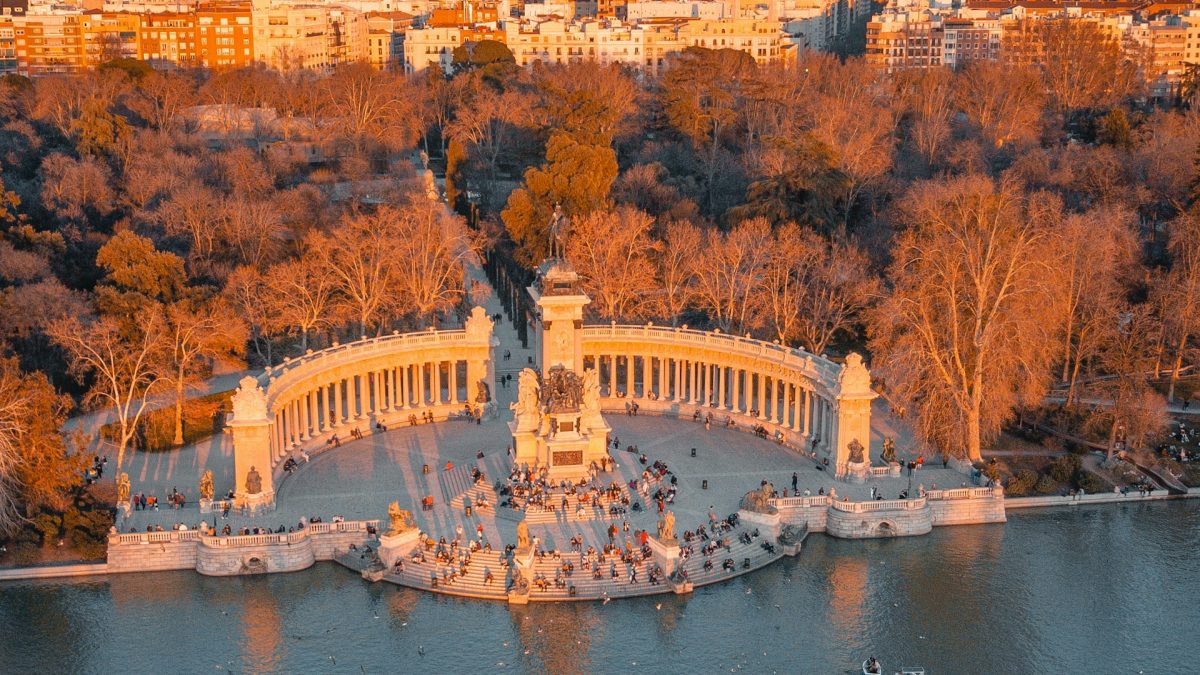 ed-vitaliy-zamedyanskiy-tZx1lNmbCxw-unsplash