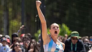 en-la-gloria-la-pivot-gisella-bonomi-y-la-arquera-rosario-soto-el-aporte-local-el-oro-olimpico