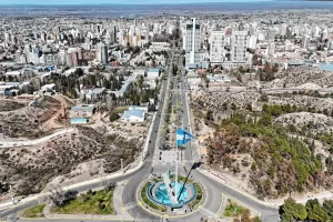 Neuquen-Plaza-de-las-banderas-salto-2