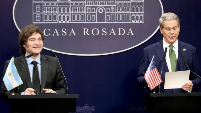 javier-milei-y-scott-bessentjpg