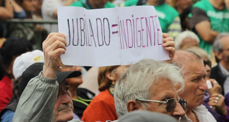 efe-jubilados-protestan-en-argentina-750x400