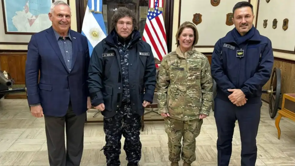 laura-richardson-javier-milei-tierra-del-fuego-luis-petri-1-g20240405-1780286