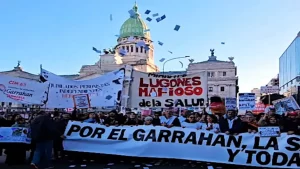 marcha-de-los-trabajadores-y-medicos-del-garrahan-209250717-2063700