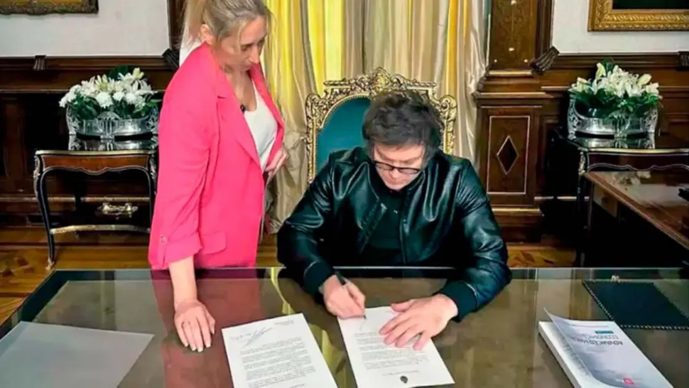 karina-y-javier-milei-decreto_extraordinarias_-2-.png_1052707091