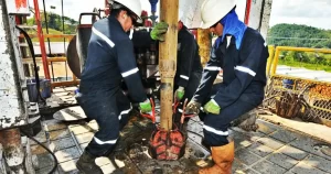 trabajadores-petroleros-e1738851995457
