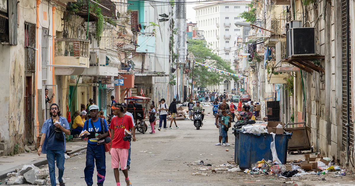 1765894606-cada-dia-revolucion-victoria-dice-poder-cada-dia-miseria-responde-pueblo