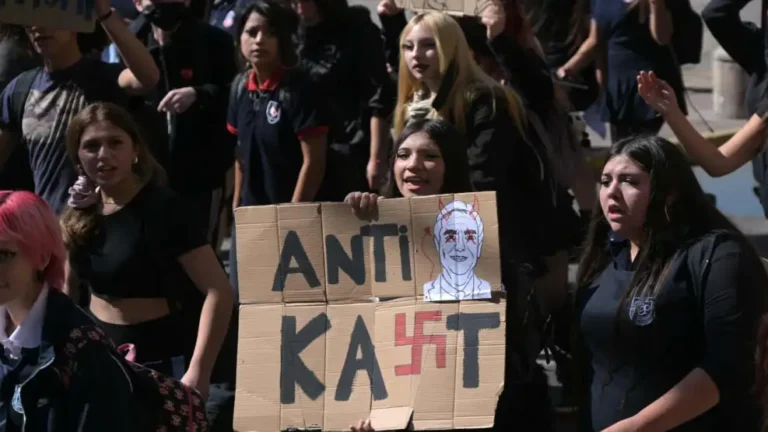 chile-estudiantes-protesta-20260326-2210432