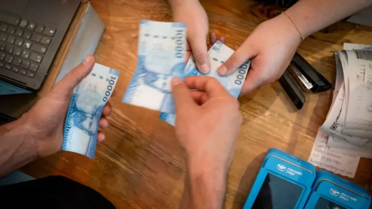 BC-bonos-chilenos-en-pesos-enfrentan-presion-ante-riesgo-de-fiebre-inflacionaria-5D