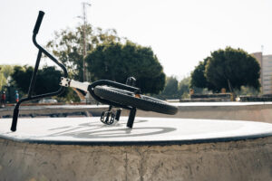 bmx-bike-skatepark-sunlight-2048x1365