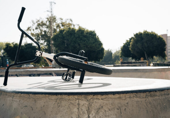 bmx-bike-skatepark-sunlight-2048x1365
