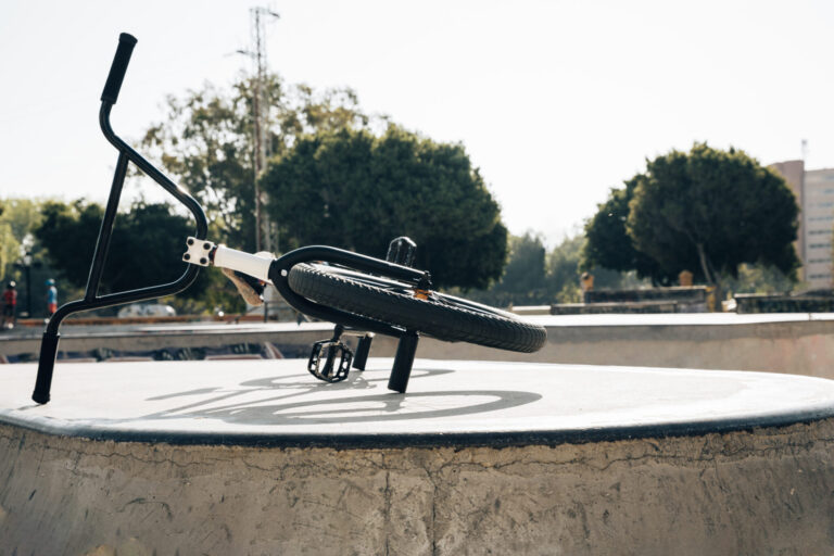 bmx-bike-skatepark-sunlight-2048x1365